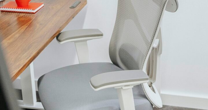 Pairing Your Standing Desk with the Right Ergonomic Chair