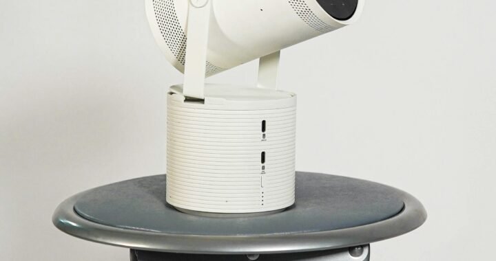 The Ultimate Guide to the Elephas 2024 Upgraded 1080p HD Mini Projector for iPhone and More